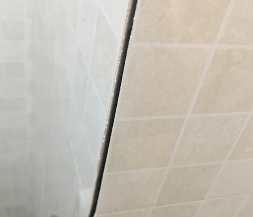 万宁瓷砖空鼓维修公司分享阳台瓷砖脱落的修复过程可以分为以下几个步骤
