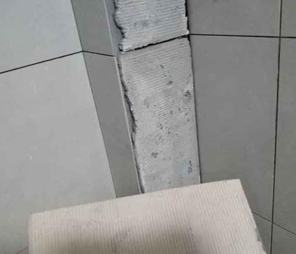 万宁瓷砖空鼓维修公司分享下厨房瓷砖脱落的补救措施。